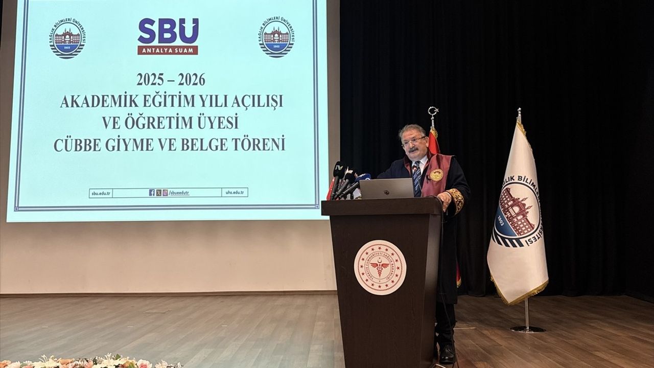 SBÜ Antalya Eğitim ve Araştırma Hastanesi'nde 2025-2026 Akademik Yılı Açılışı ve Cübbe Töreni