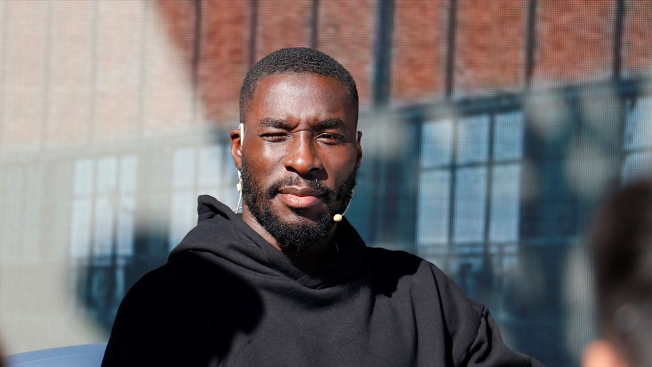 Selçuk İnan ve Kocaelispor, 15. Kocaeli Kitap Fuarı'nda Kitapseverlerle Buluştu