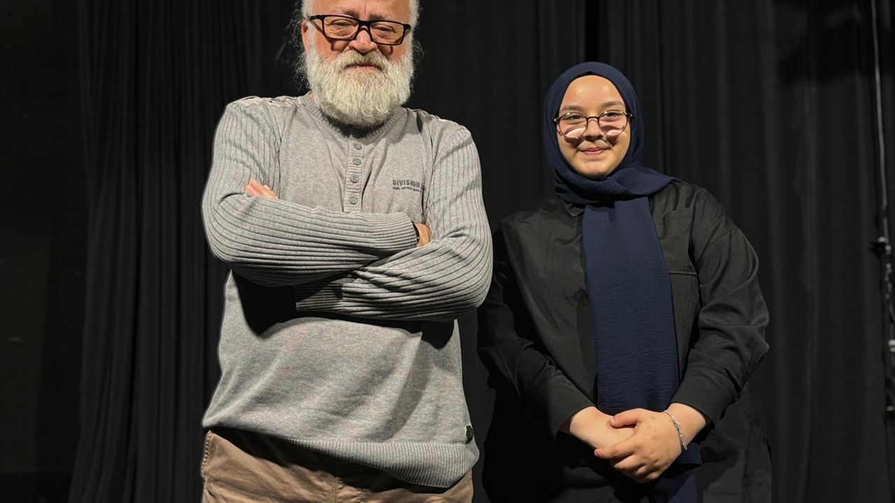 Şevval Çakar'ın 'Şev-Voll 1' Stand-up'ı Bakırköy'de