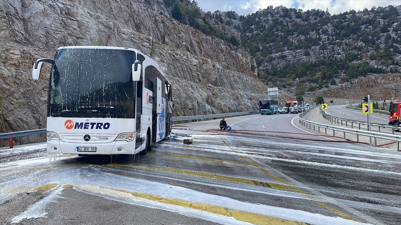 Seydişehir'de Yolcu Otobüsünde Yangın: 42 BEH 551 Kullanılamaz Hale Geldi