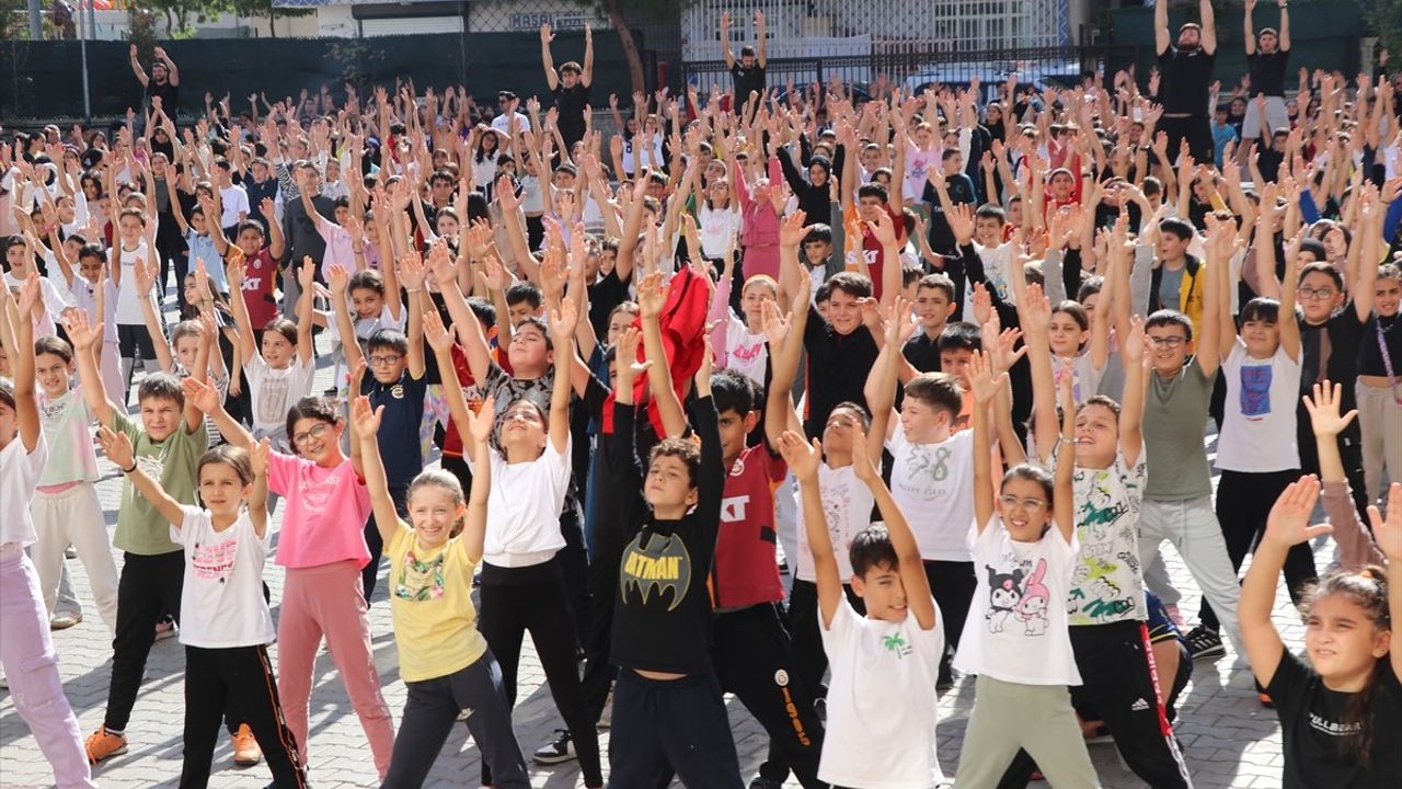 Siirt'te 1600 Öğrenciyle Obezite ve Dijital Bağımlılıkla Mücadele İçin Spor