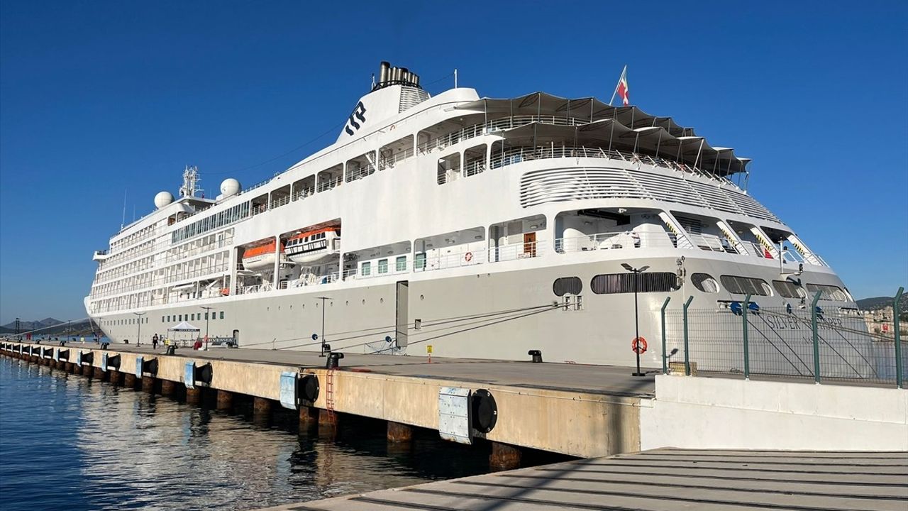 Silver Whisper Bodrum'da: 340 Turist, 294 Personelle Limana Yanaştı