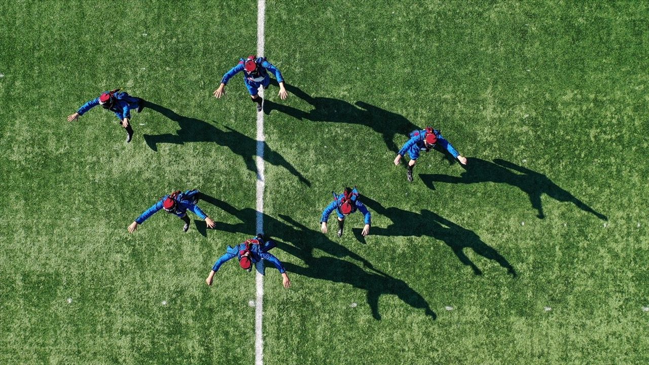 Sındırgı'da 29 Ekim Coşkusu: Deprem Bölgesinde Cumhuriyet Mesajı