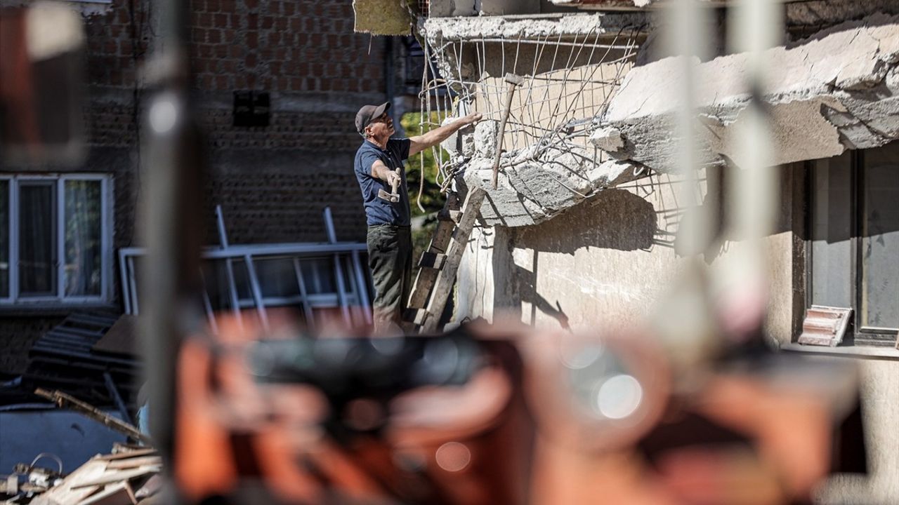 Sındırgı'da Enkaz Kaldırma Tamamlandı - 27 Ekim 6,1'lik Deprem