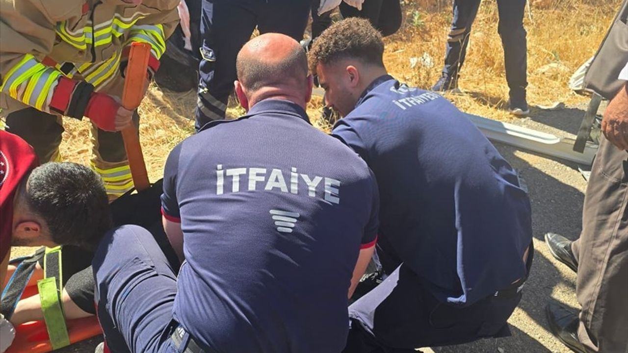 Şırnak Cizre'de Kamyonet ile Otomobil Çarpıştı: 8 Yaralı