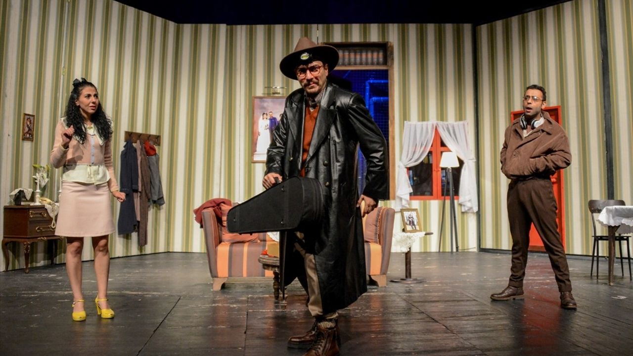 Sivas Devlet Tiyatrosu 'Berlin Berlin' ile Yeni Sezona Başlıyor