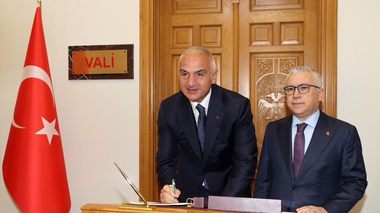 Sivas'ta Numan Efendi ve Fevzipaşa Kütüphaneleri Açıldı