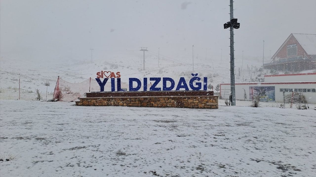 Sivas'ta Yıldız Dağı'na Mevsimin İlk Karı Düştü