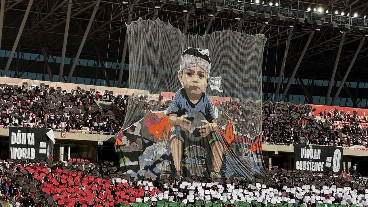 Sivasspor Taraftarlarından 'Gazze' Koreografisi: Dünya:0-Vicdan:0