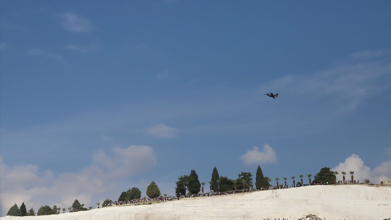 SOLOTÜRK'ten Pamukkale'de Cumhuriyet Bayramı Gösteri Uçuşu