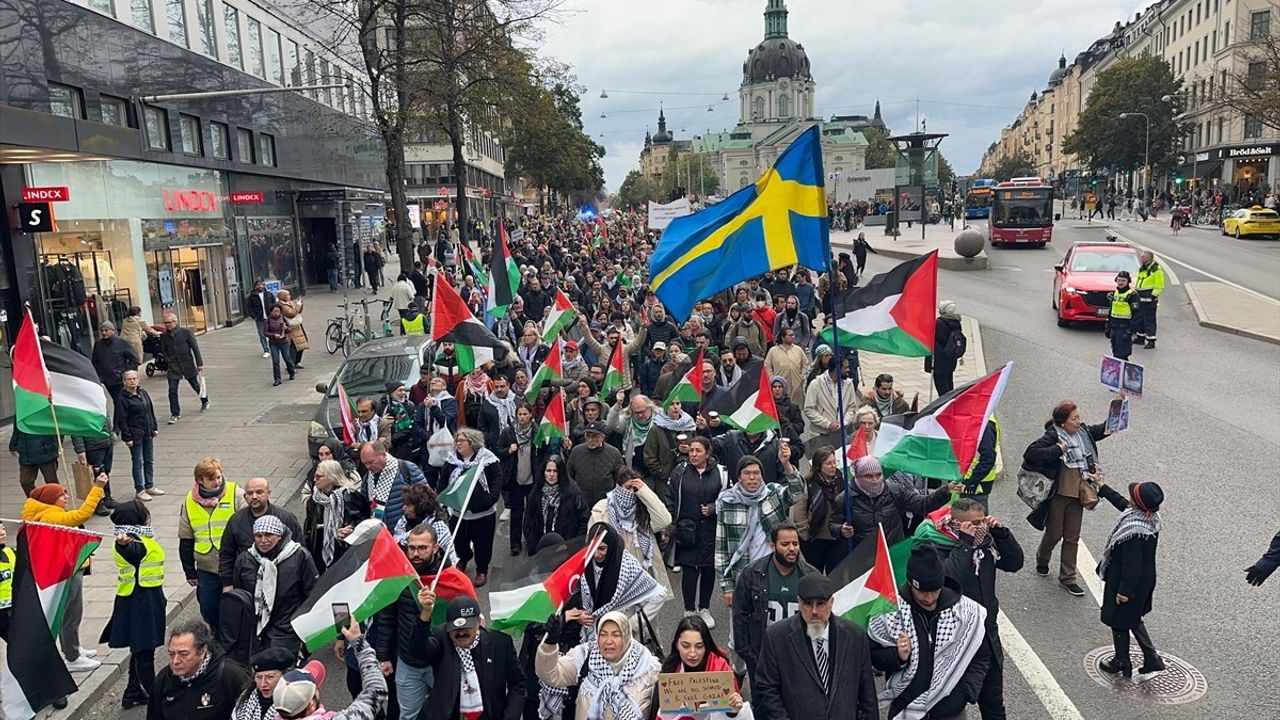 Stockholm'de Protesto: İsrail'in Küresel Sumud Filosu'na Saldırı Kınandı