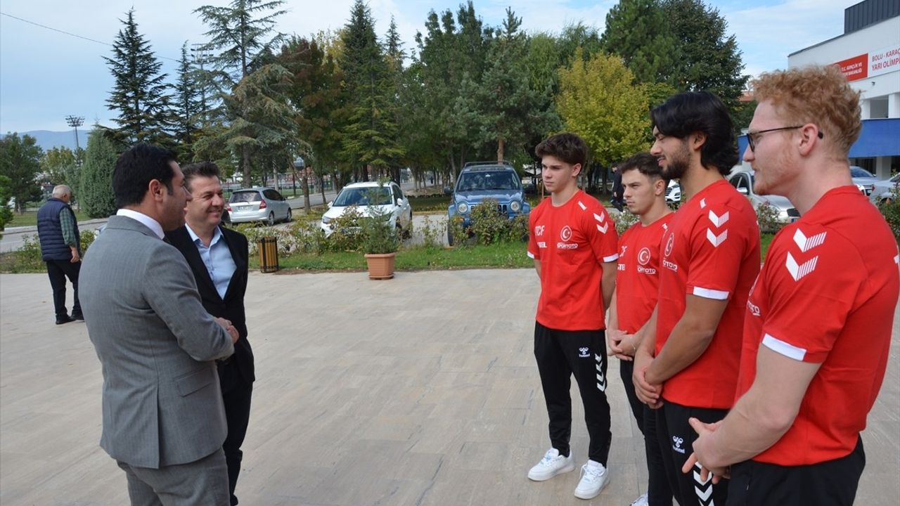 Suat Çelen'den Bolu Kampında Milli Cimnastikçilere Ziyaret