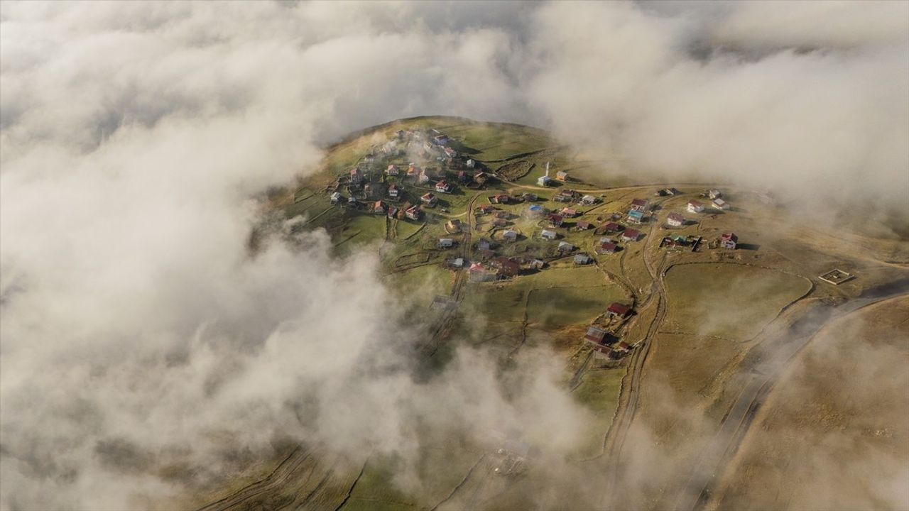 Sultan Murat Yaylası'nda Sisle Gelen Sonbahar Güzelliği