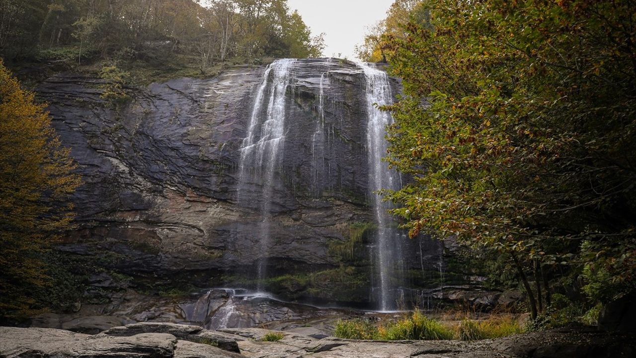 Suuçtu Şelalesi'nde Sonbahar Renkleri: Mustafakemalpaşa'da Görsel Şölen