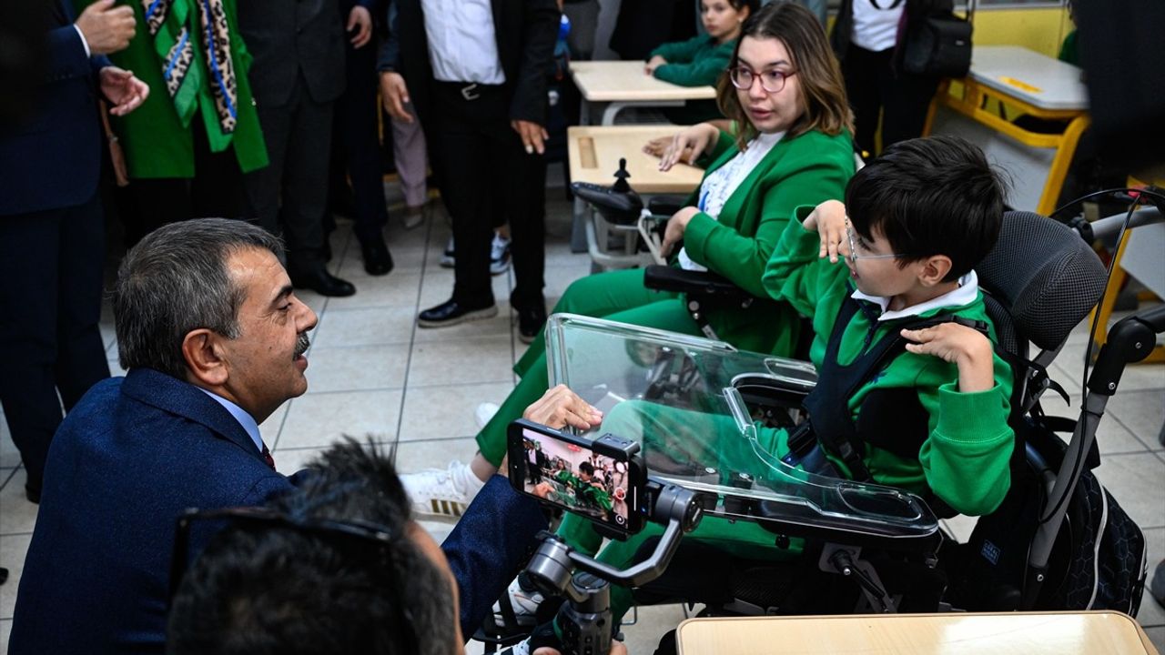 Tekin ve Yumaklı’dan 6 Ekim Serebral Palsi Ziyareti — MEV Gökkuşağı’nda Farkındalık