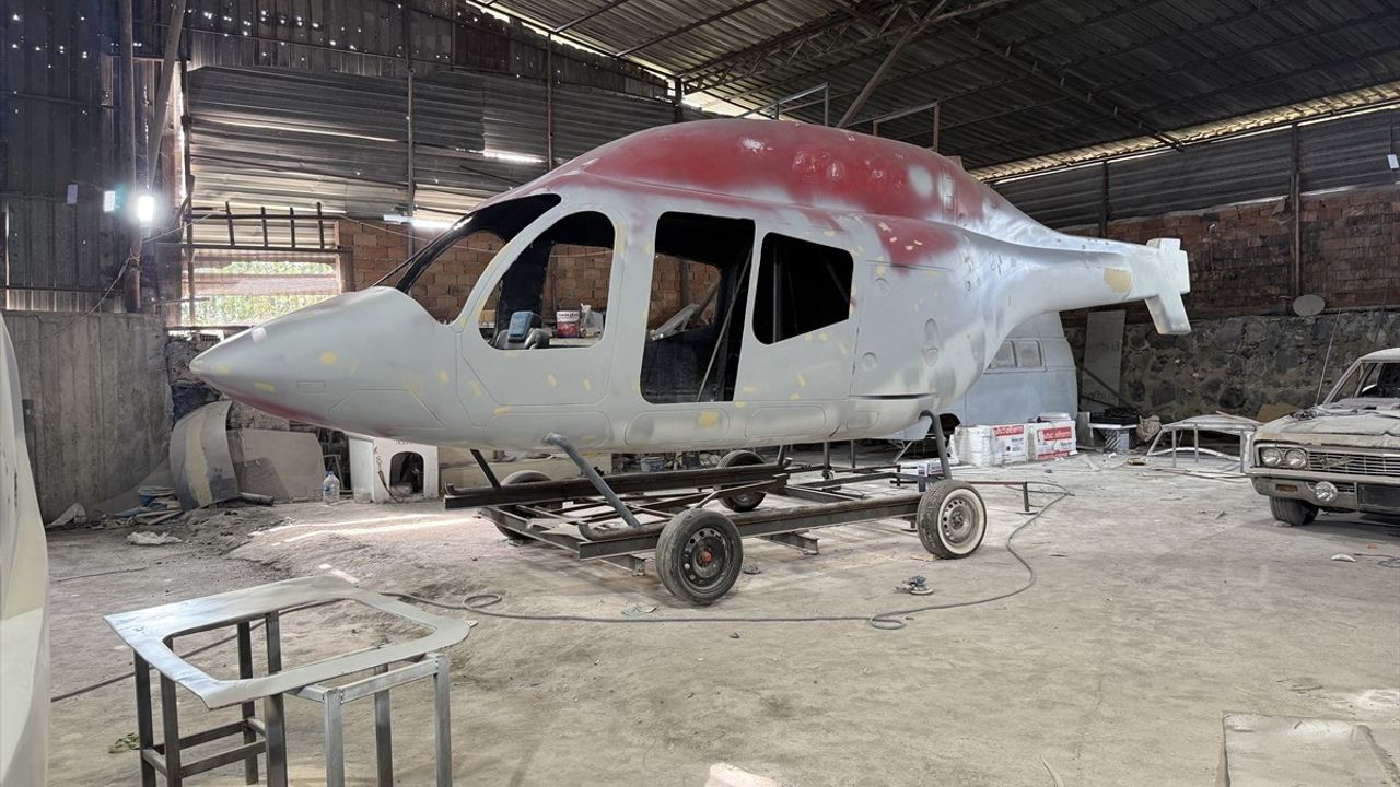 Tekirdağlı Kaporta Ustası Ümit Marangoz, Fiberglas Helikopter Maketi Üretimine Hazırlanıyor