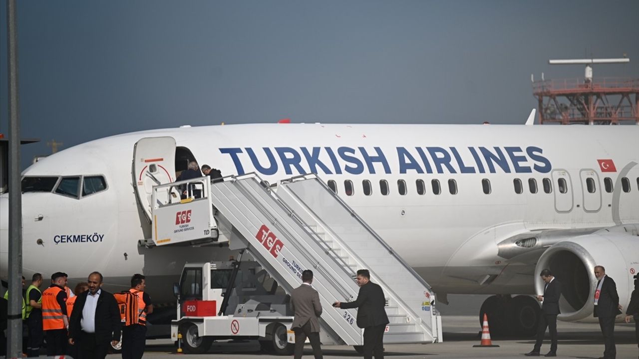 THY Uçağı İstanbul'a İndi: Özgürlük Filosu'ndan 94 Aktivist Türkiye'ye Döndü