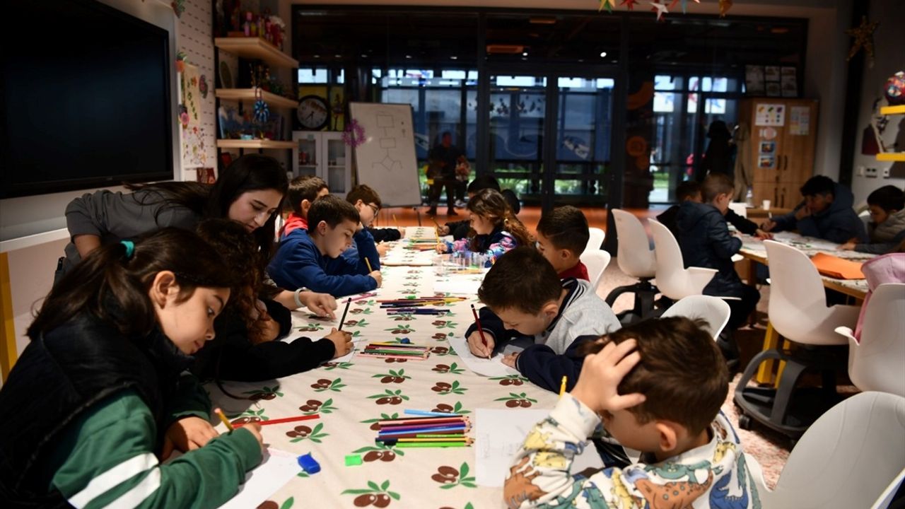 Trabzon Bilim Festivali'ne 3 Günde Yaklaşık 200 Bin Ziyaretçi