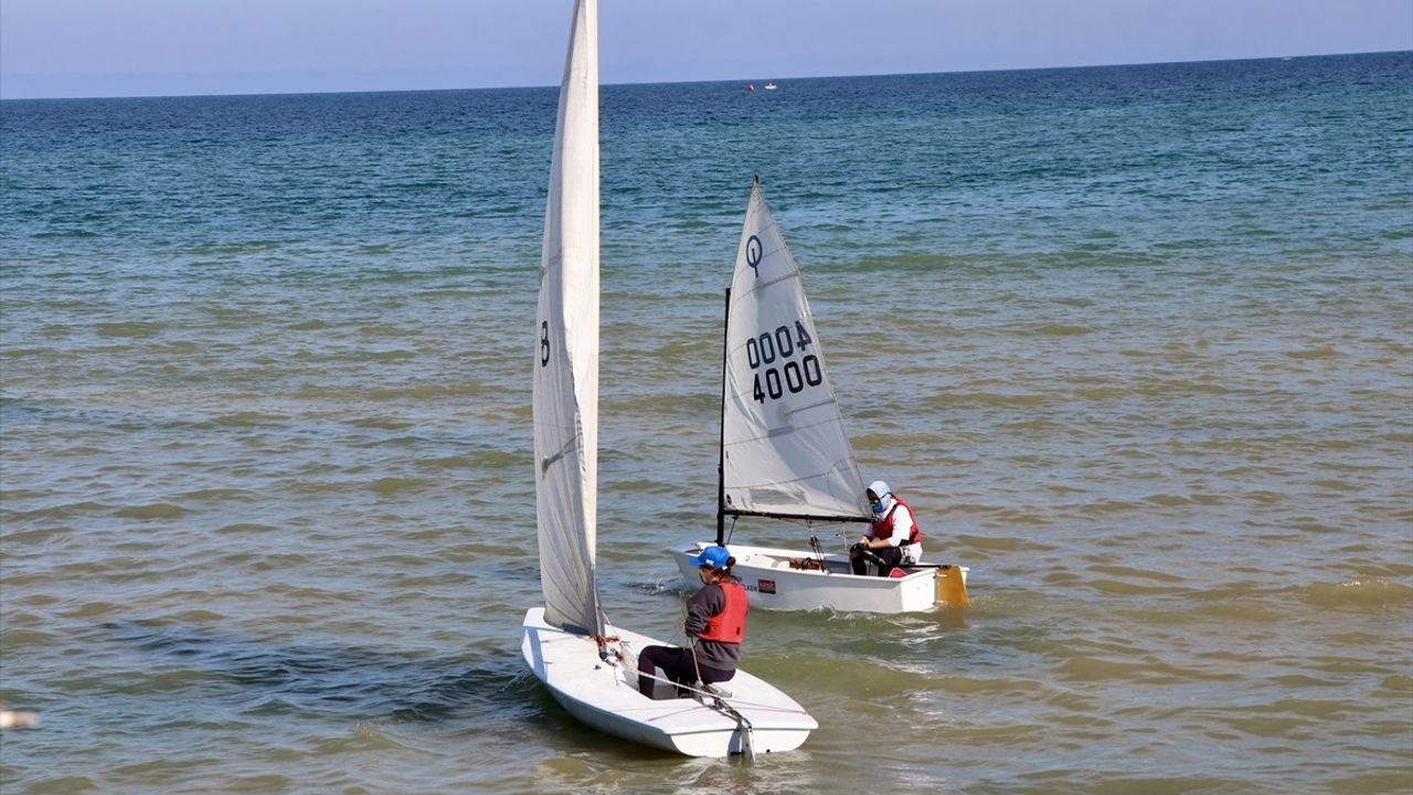 Trabzon'da Cumhuriyet Kupası Yelken Yarışları Başladı