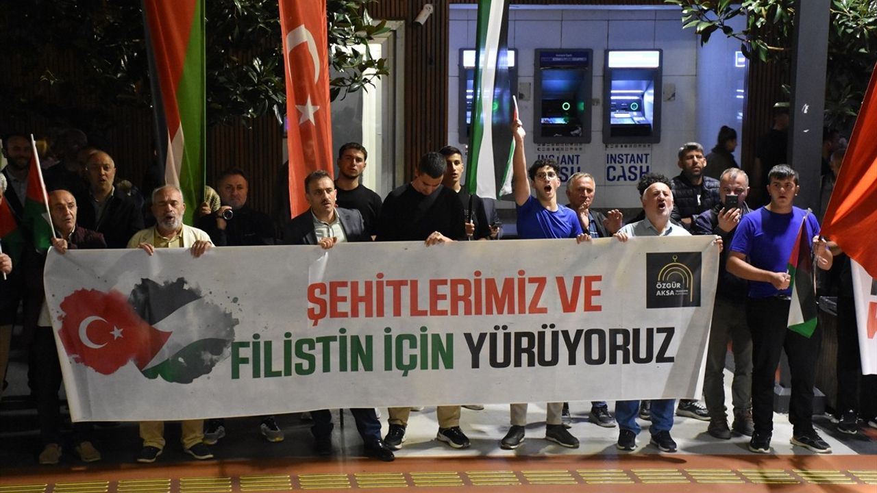 Trabzon'da Özgür Aksa Platformu Gazze'ye Destek İçin Yürüdü