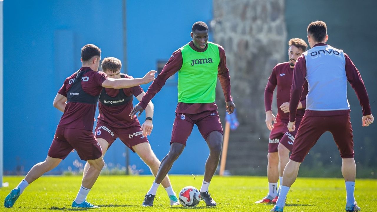 Trabzonspor, Çaykur Rizespor Maçı Öncesi Çift Antrenmanla Hazırlanıyor