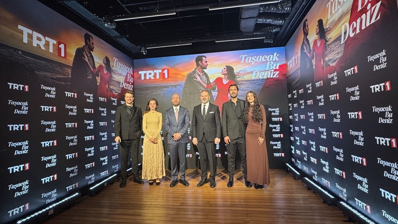 TRT'de 'Taşacak Bu Deniz' Başladı: Ulaş Tuna Astepe ve Deniz Baysal'la Cuma 20.00