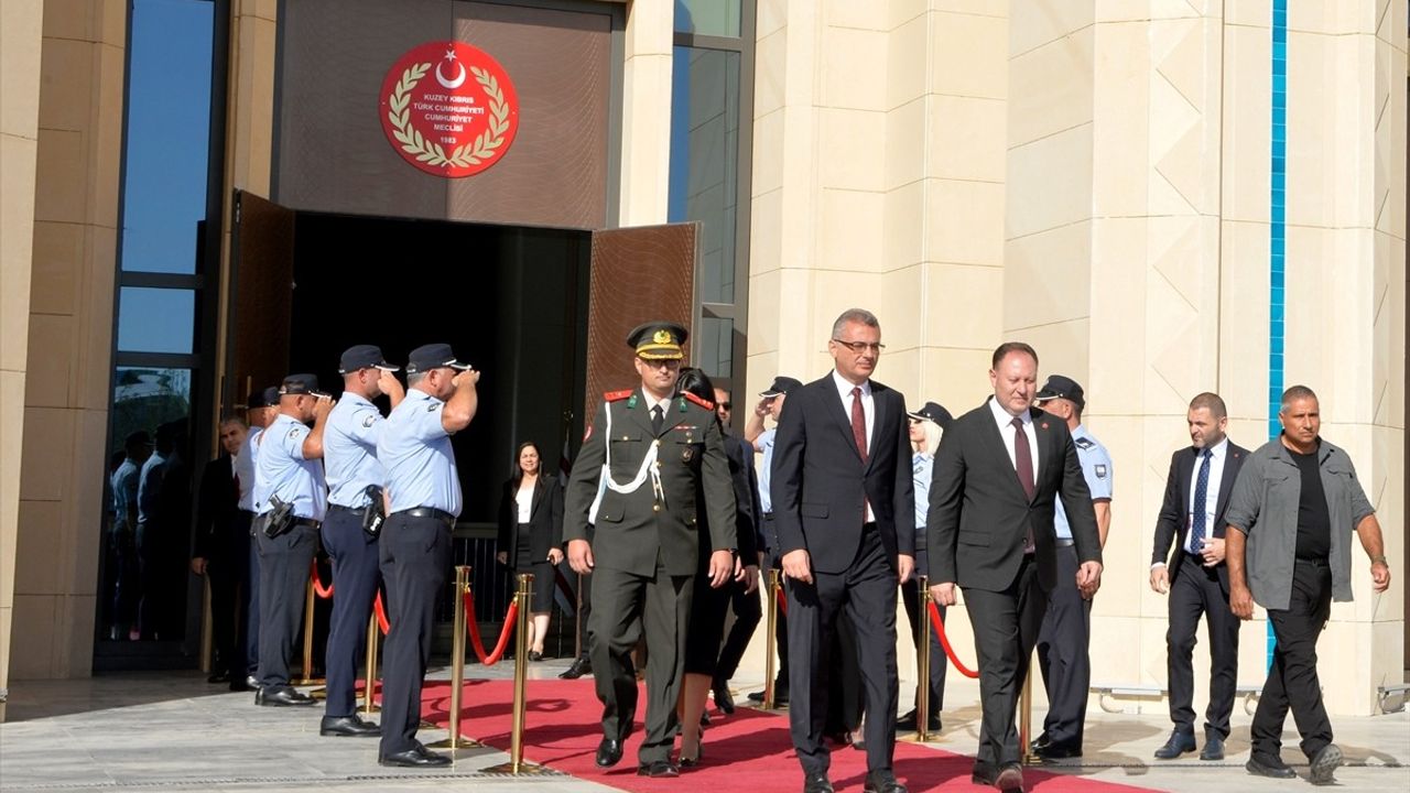 Tufan Erhürman KKTC Cumhurbaşkanı olarak ant içti