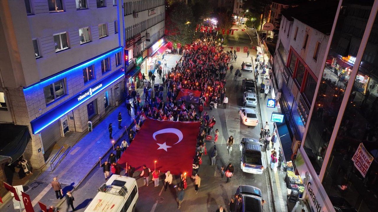 Tunceli'de 29 Ekim Cumhuriyet Bayramı’nda Meşaleli Yürüyüş