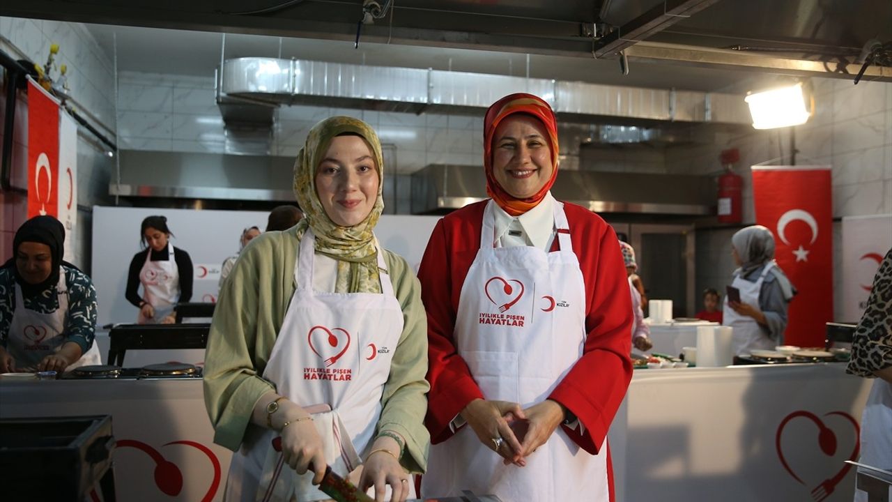 Türk Kızılay'dan Adıyaman'da 'İyilikle Pişen Hayatlar' Aşçılık Atölyesi