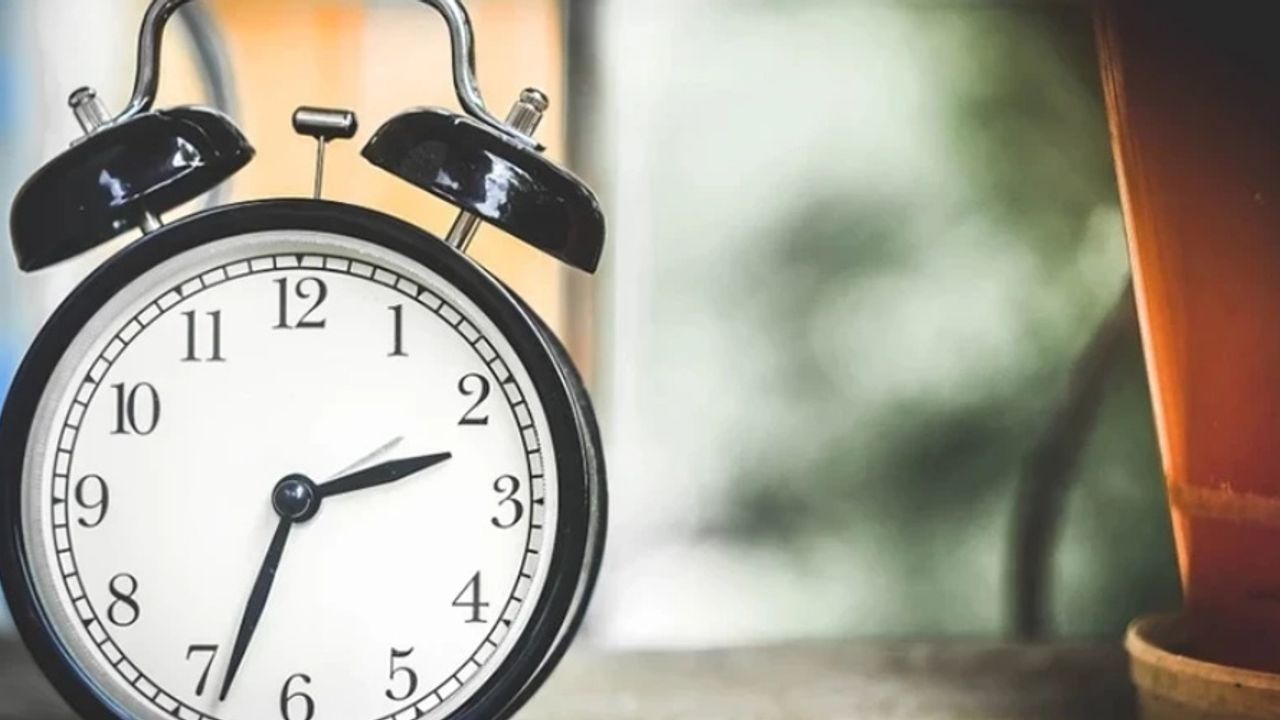 Türkiye 2025: Saatler Geri Alınacak mı? Kış Saati Tartışmasına Son