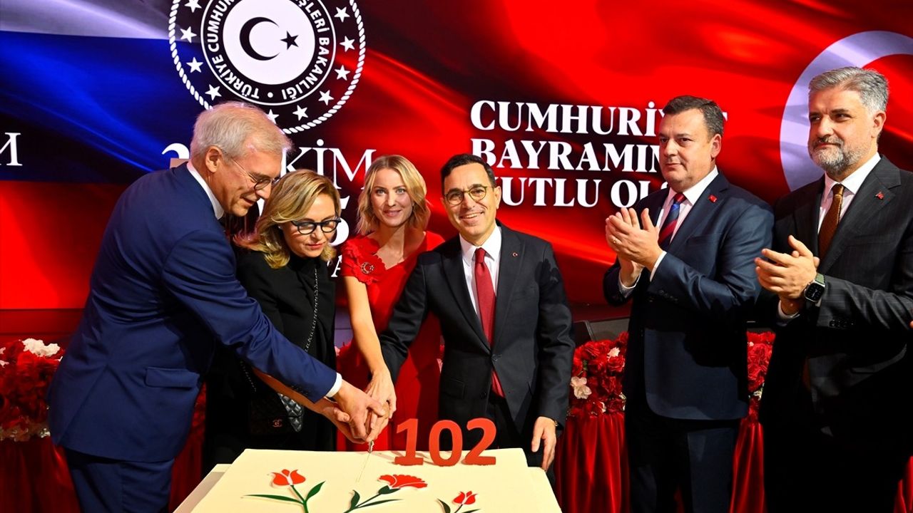 Türkiye Cumhuriyeti 102. Yaşı Moskova'da Resepsiyonla Kutlandı