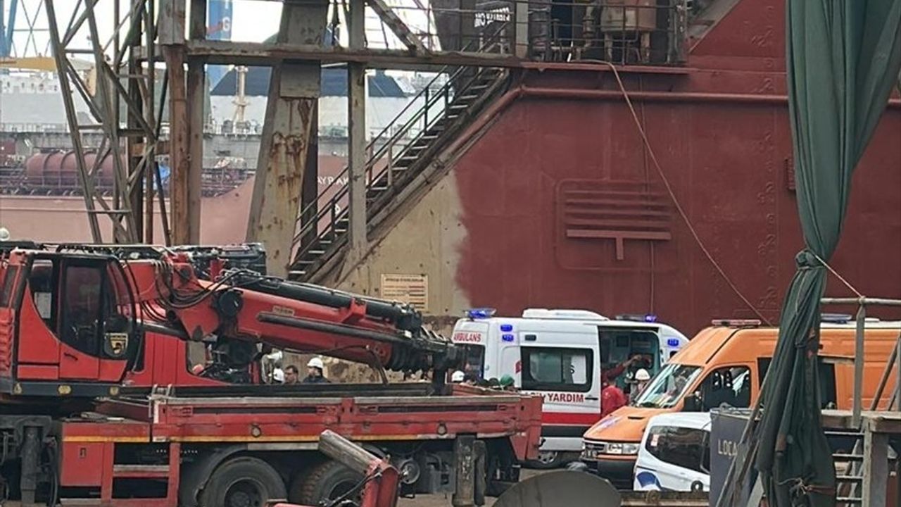 Tuzla'da Tersanede Patlama: 1 İşçi Öldü, 4 Kişi Hastaneye Kaldırıldı
