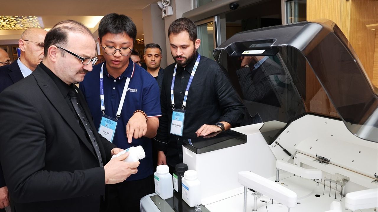 Uluslararası Laboratuvar Tıbbı Zirvesi 2025 Erzurum, Atatürk Üniversitesi'nde başladı