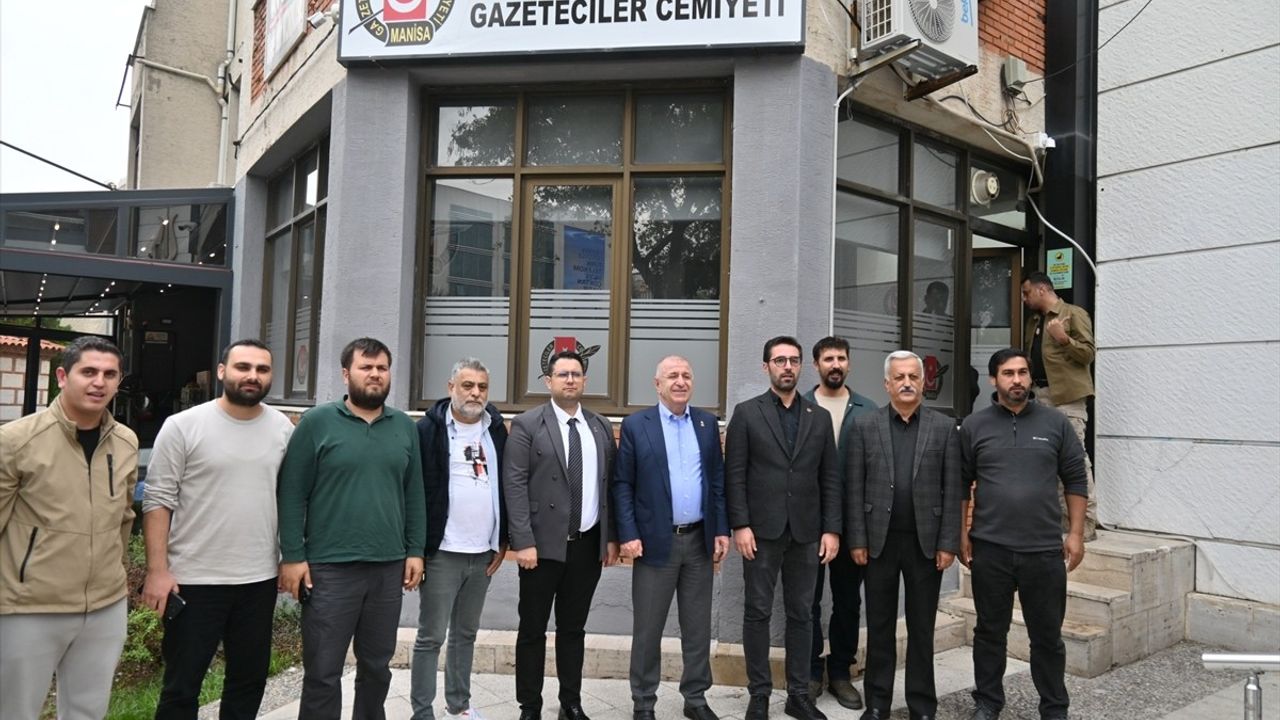 Ümit Özdağ Manisa Gazeteciler Cemiyeti'ni Ziyaret Etti