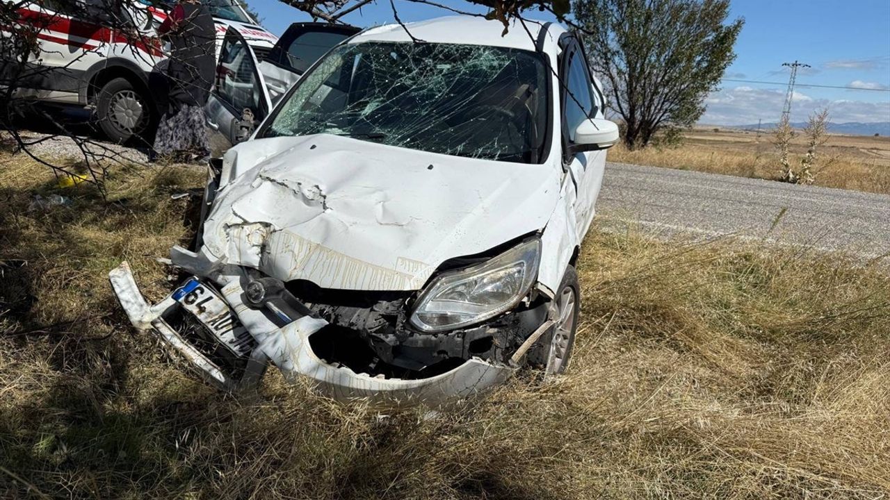 Uşak'ta Trafik Kazası: 5 Kişi Yaralandı