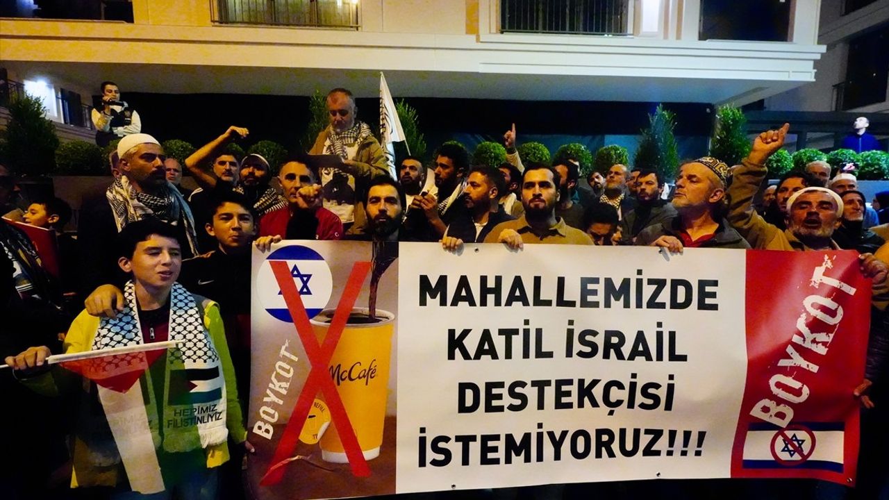 Üsküdar'da McDonald's Protestosu: Bahçelievlerliler Boykot Sözü Verdi