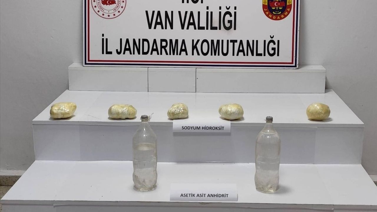 Van Başkale'de Asetik Asit Anhidrit ve Sodyum Hidroksit Ele Geçirildi: 1 Gözaltı