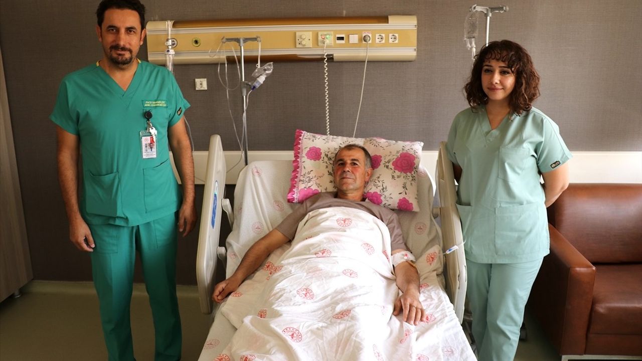 Van'da 3,5 saatlik ameliyatla 4 kilogramlık karın kitlesi çıkarıldı