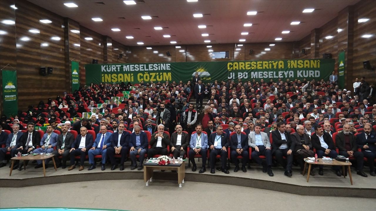 Van'da 'Kürt Meselesine İnsani Çözüm Çalıştayı' Başladı