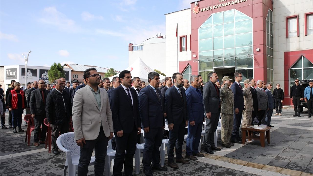 Van Depremi 14. Yıl: Erciş'te 604 Kişi Anıldı