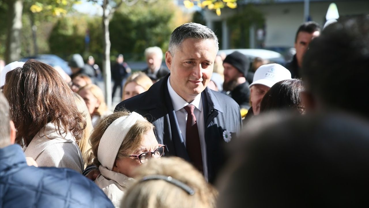 Viyana'da Srebrenitsa Çiçeği Anıtı Açıldı