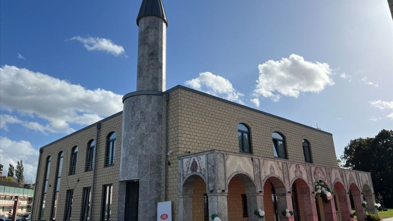Voerde Möllen'de DİTİB Yeşil Cami Dualarla İbadete Açıldı