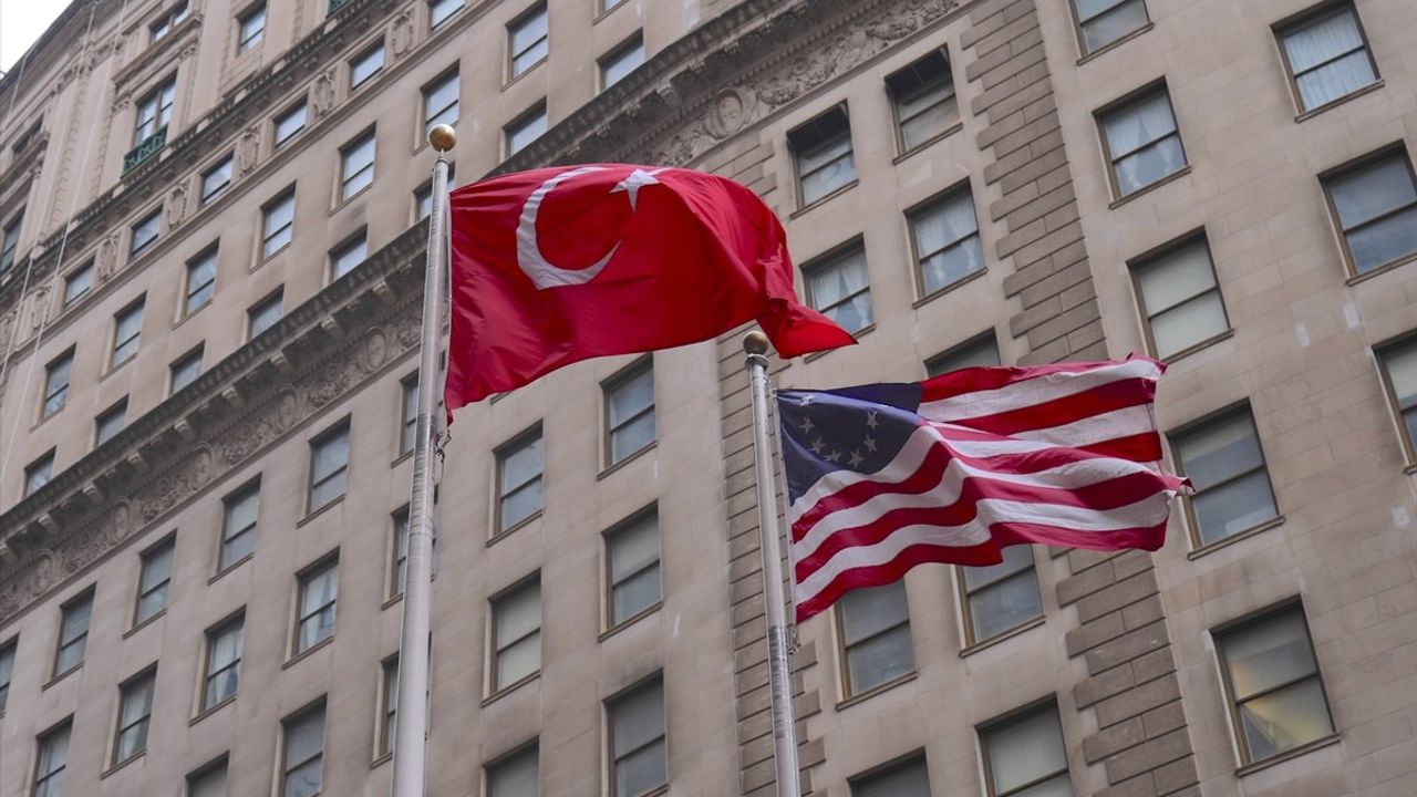 Wall Street'te Türk Bayrağı Dalgalandı: Cumhuriyet'in 102. Yılı