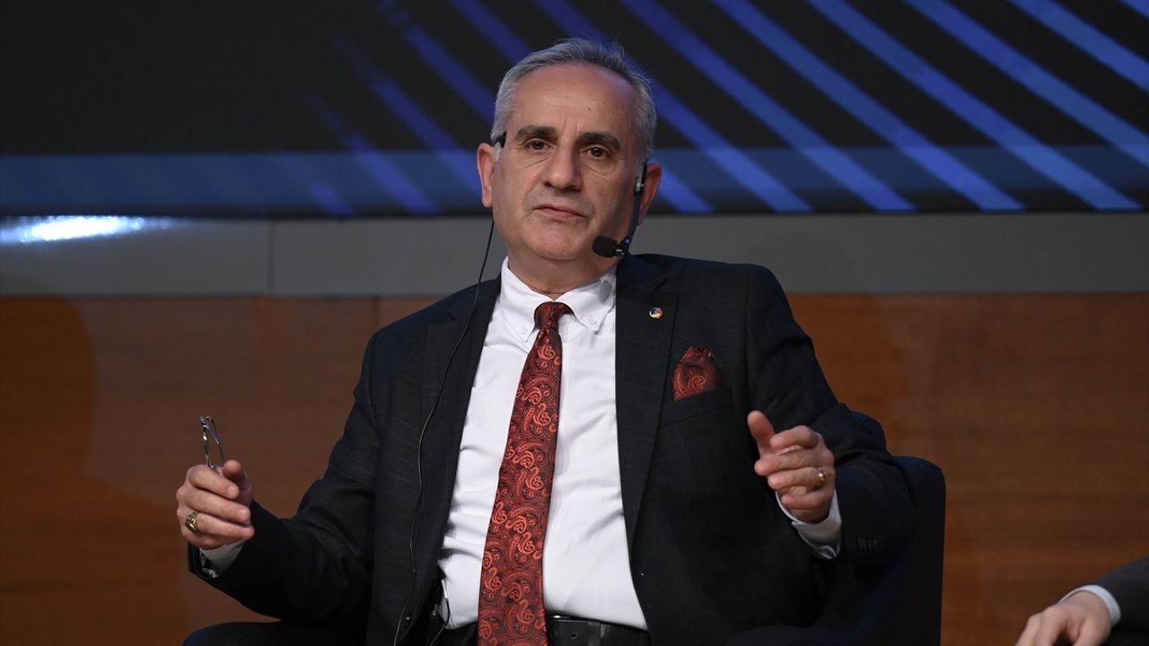 Yapay Zeka Zirvesi 2025: Türkiye'ye Yeni Veri Merkezi Yatırımları ve Eylem Planı Sinyali