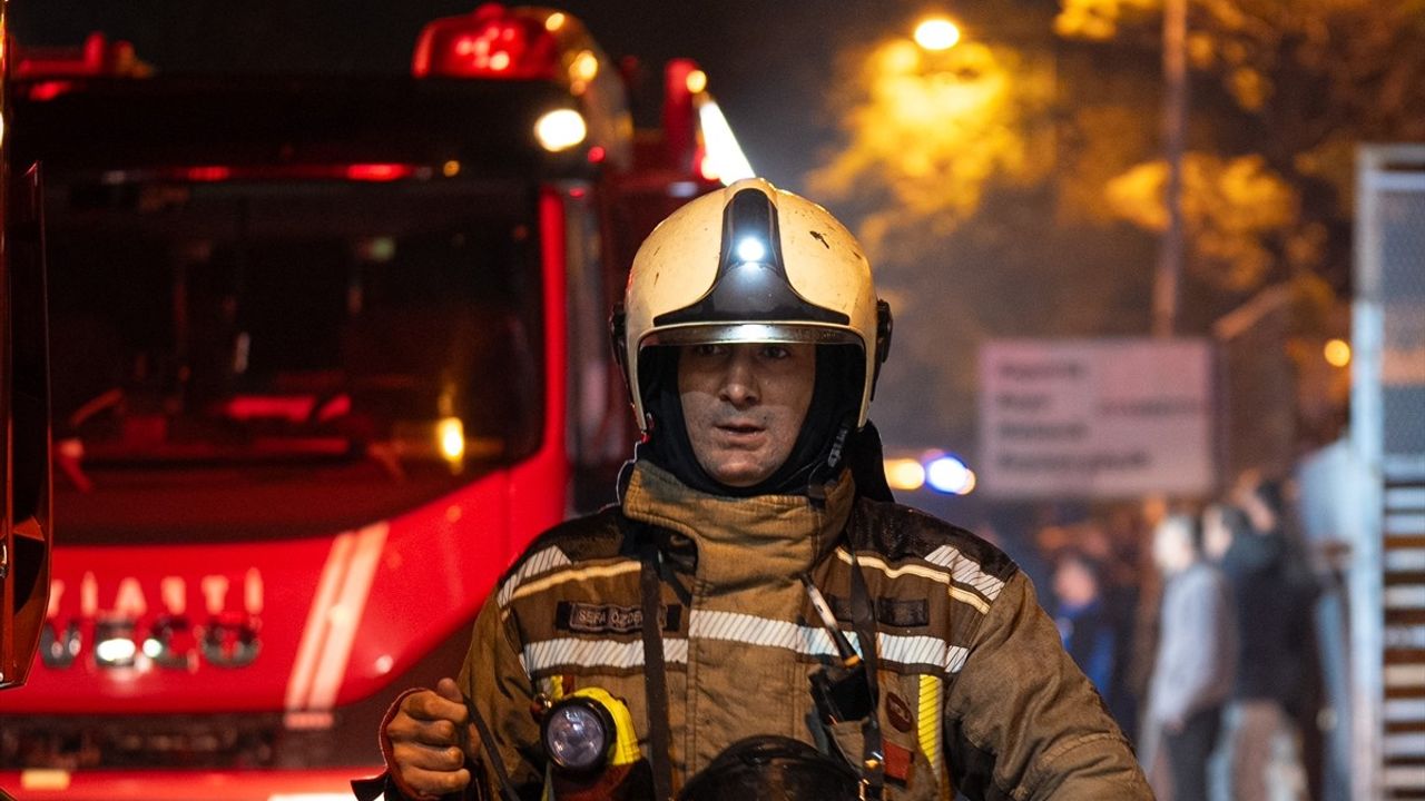 Yenimahalle'de oto tamir dükkanında yangın söndürüldü