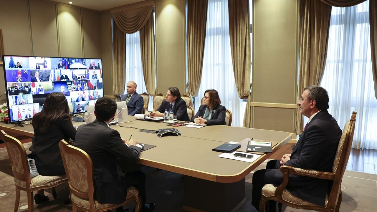 Yılmaz Gönüllüler Koalisyonu Liderler Zirvesi'ne Katıldı: Ukrayna ve Alaska Görüşmeleri Ele Alındı