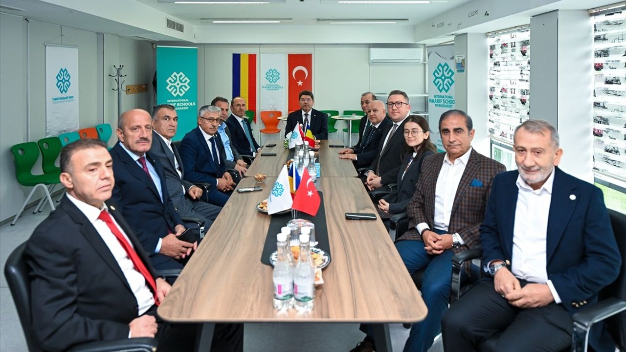 Yılmaz Tunç Bükreş'te: Türk Şehitliği, Büyükelçilik ve Maarif Okulu Ziyareti