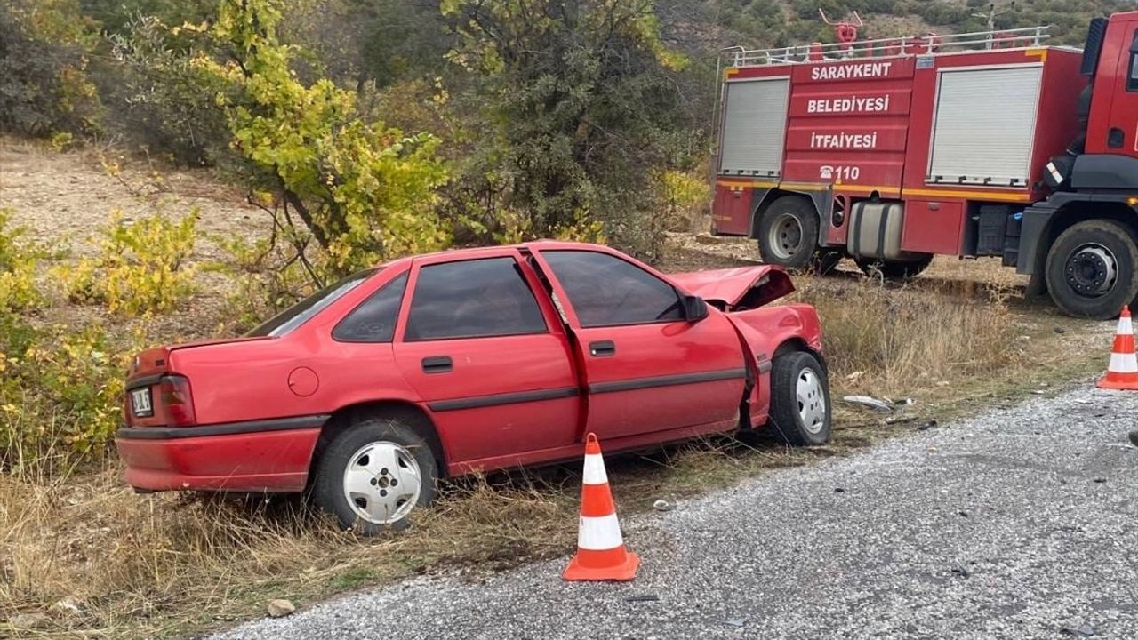 Yozgat Saraykent'te Trafik Kazası: 1 Ölü, 2 Yaralı