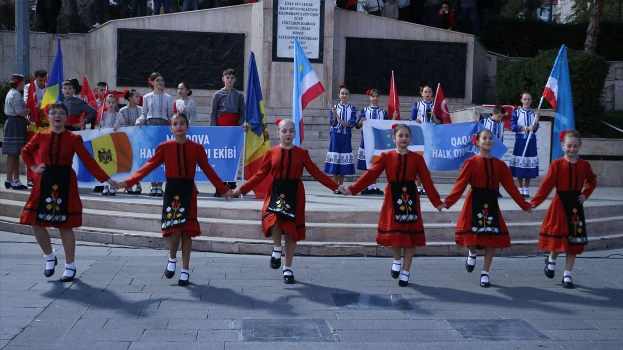 Yozgat'ta 1. Uluslararası Halk Dansları Şenliği başladı