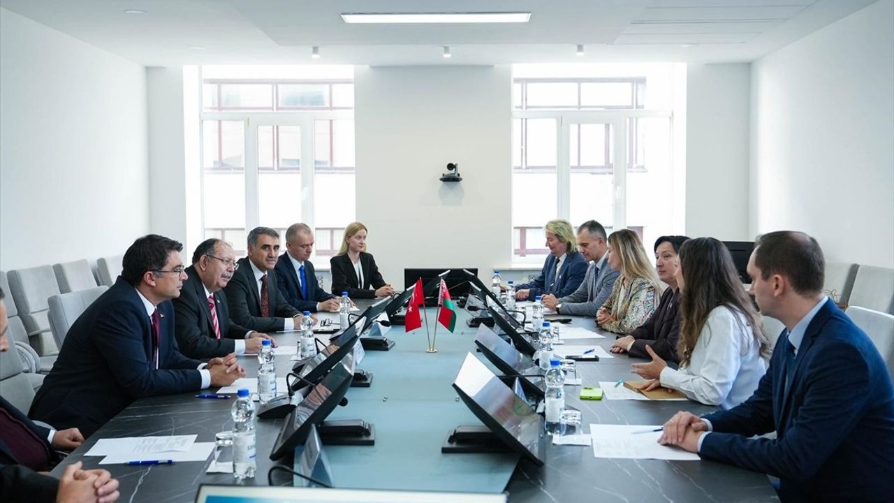 YSK Başkanı Ahmet Yener Minsk'te Türk Dili ve Kültürü Merkezi'ni Ziyaret Etti